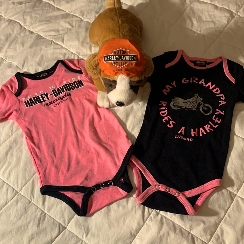 HARLEY DAVIDSON - Set of 2 Toddler Onesies and Stuffed Dog - Size 9-12 month